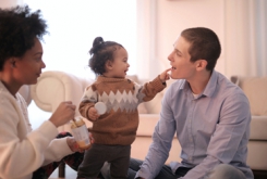 小兒口吃是怎么造成的？