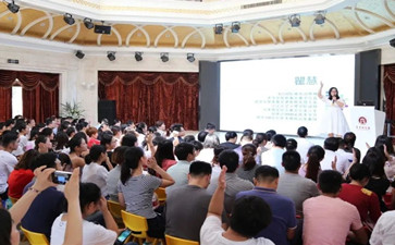 2018年9月，優(yōu)佳加在白沙洲開展的家長(zhǎng)講座